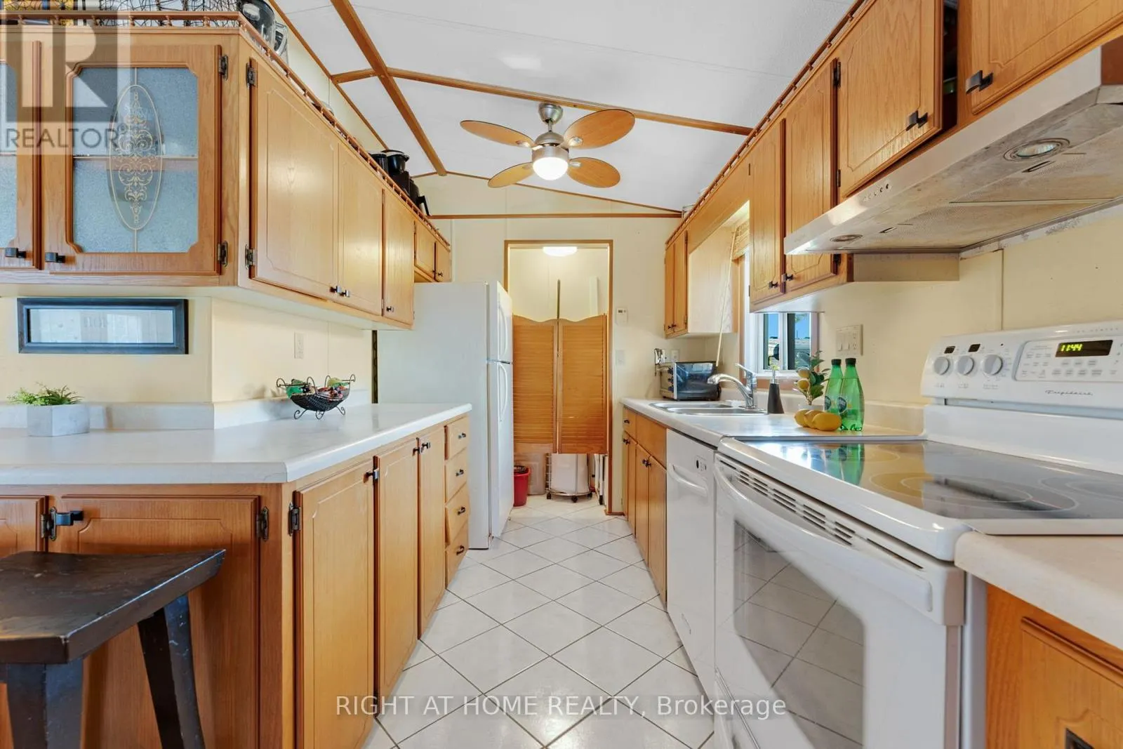 8 - 3033 TOWNLINE ROAD