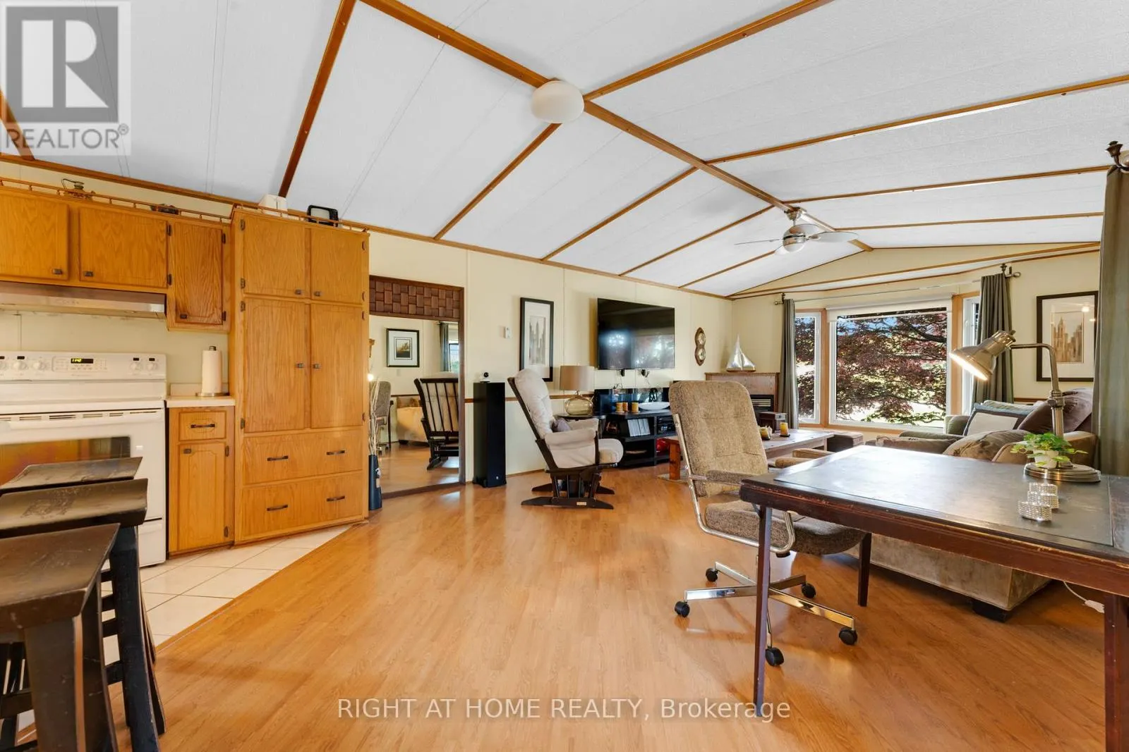 8 - 3033 TOWNLINE ROAD