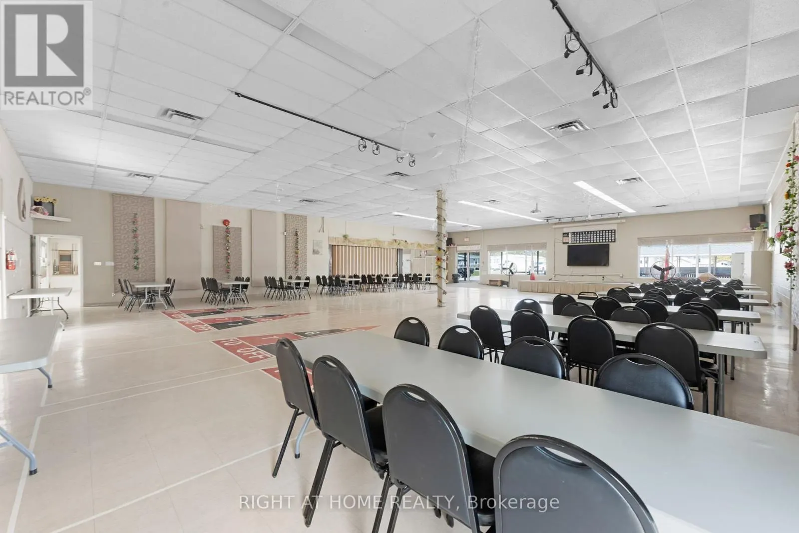 8 - 3033 TOWNLINE ROAD