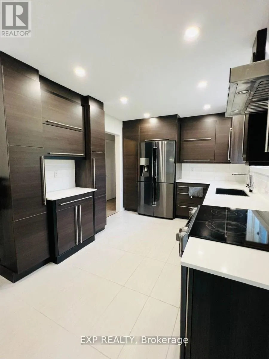 213 NORTHLAKE DRIVE
