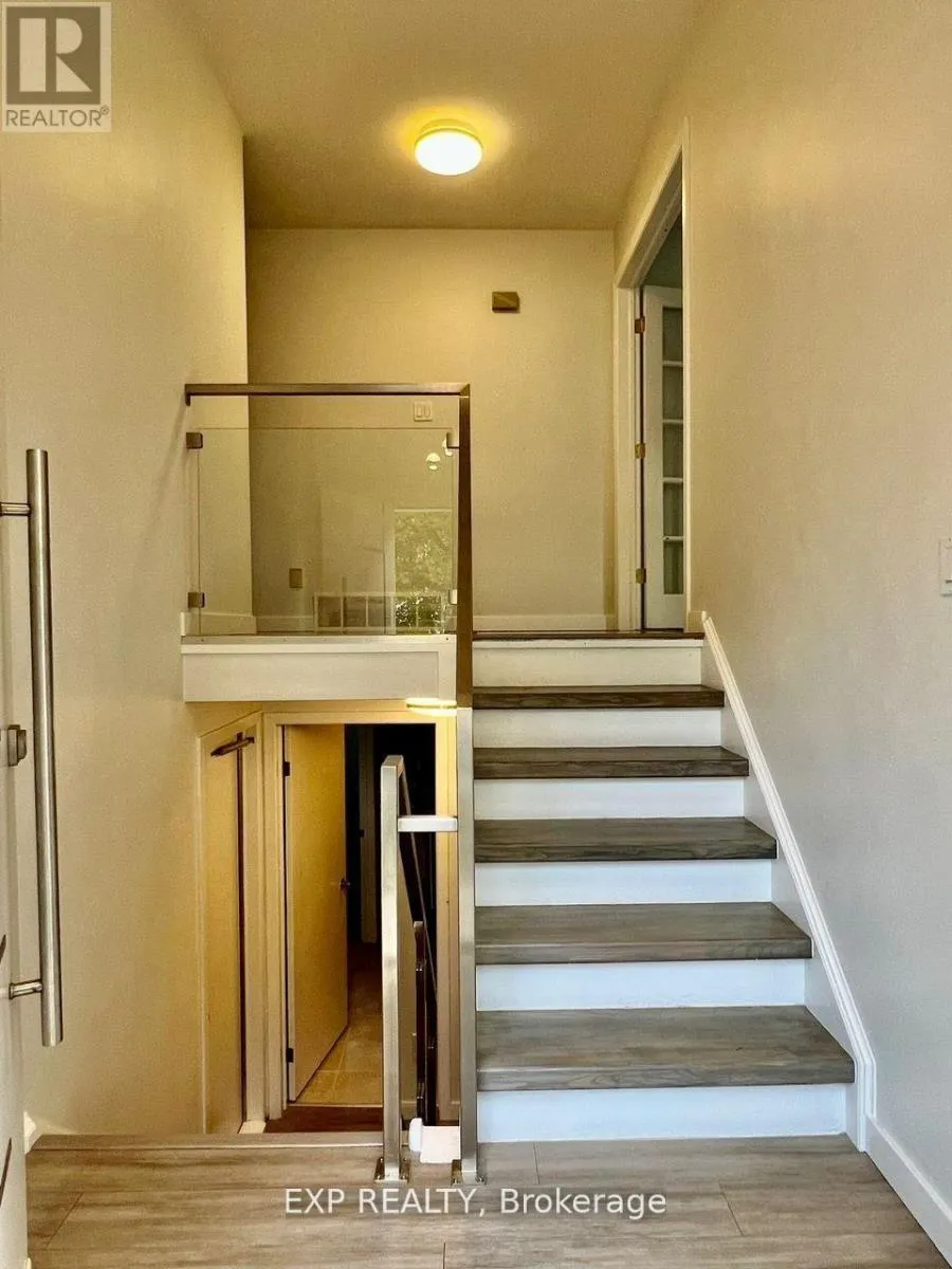 213 NORTHLAKE DRIVE