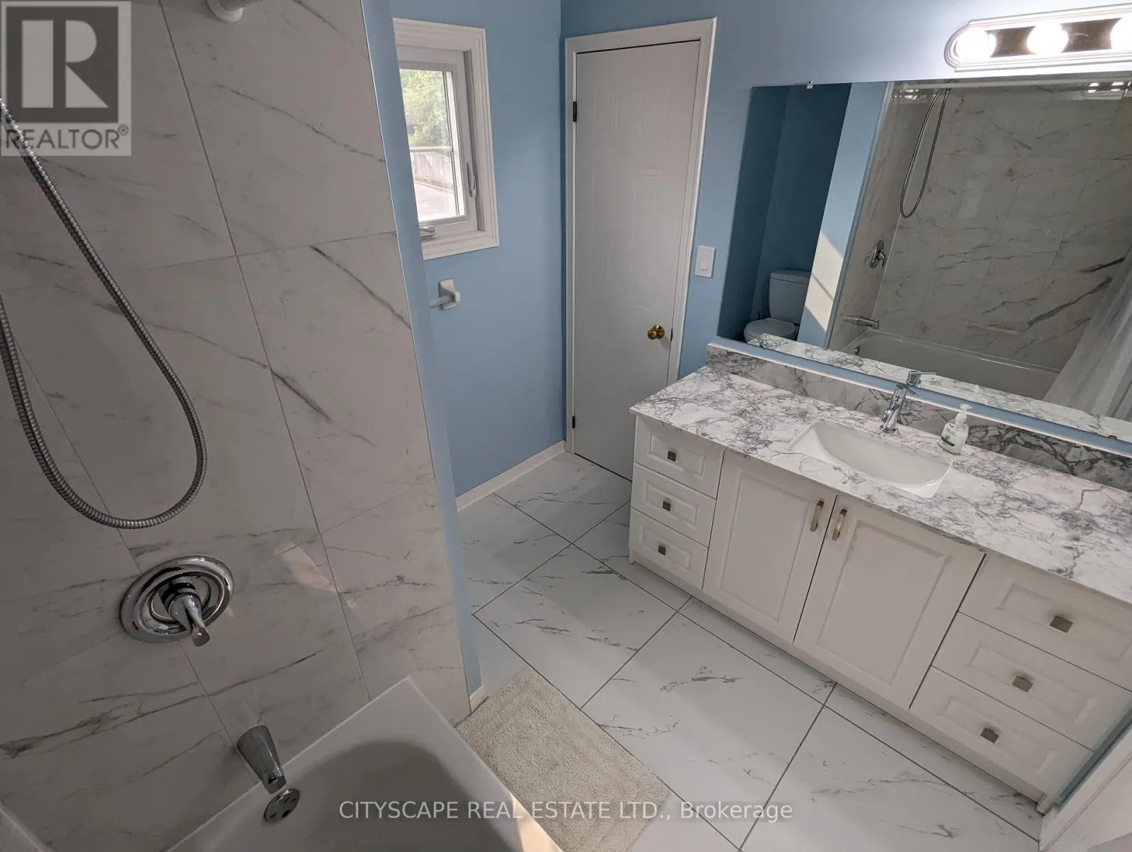 17 - 250 KEATS WAY