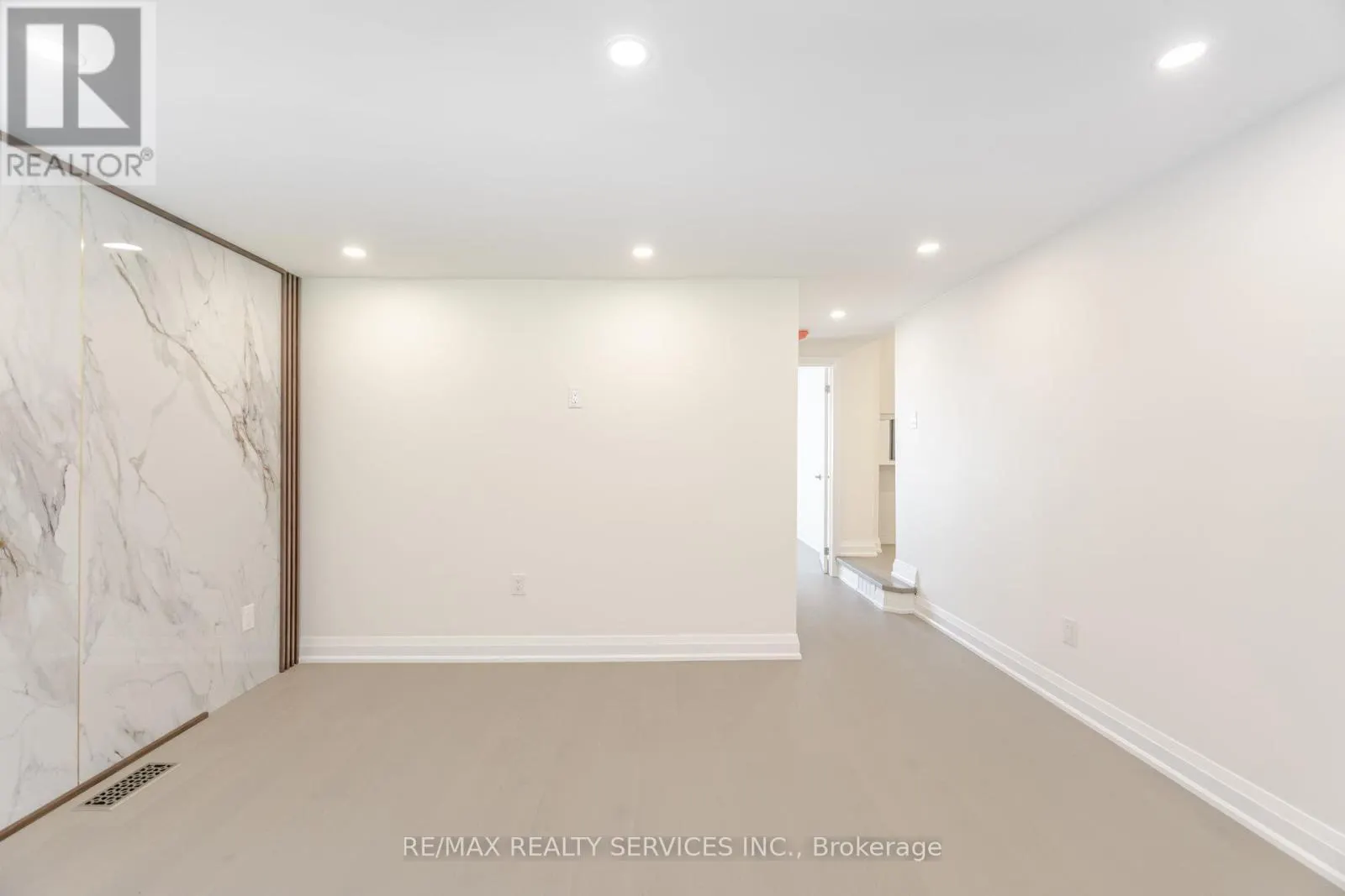 8772 WELLINGTON 124 ROAD W
