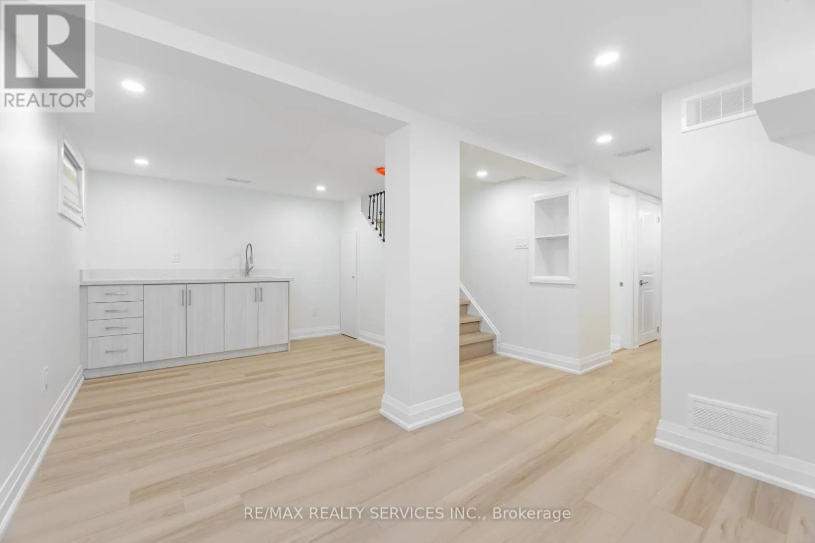 8772 WELLINGTON 124 ROAD W