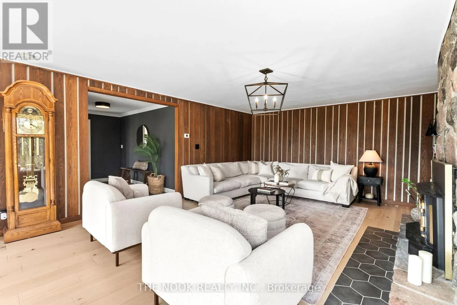 41 HILLVIEW ROAD