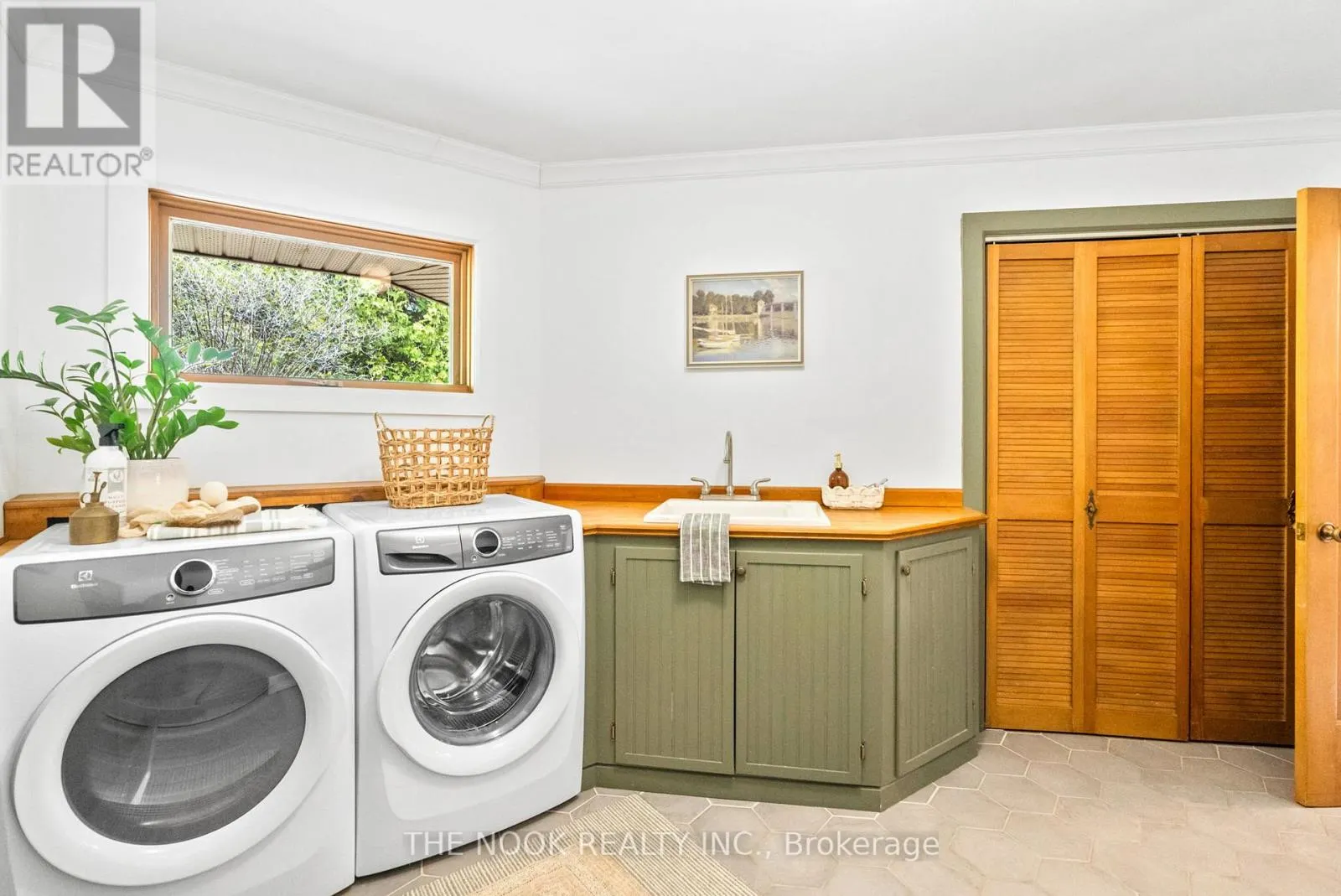 41 HILLVIEW ROAD