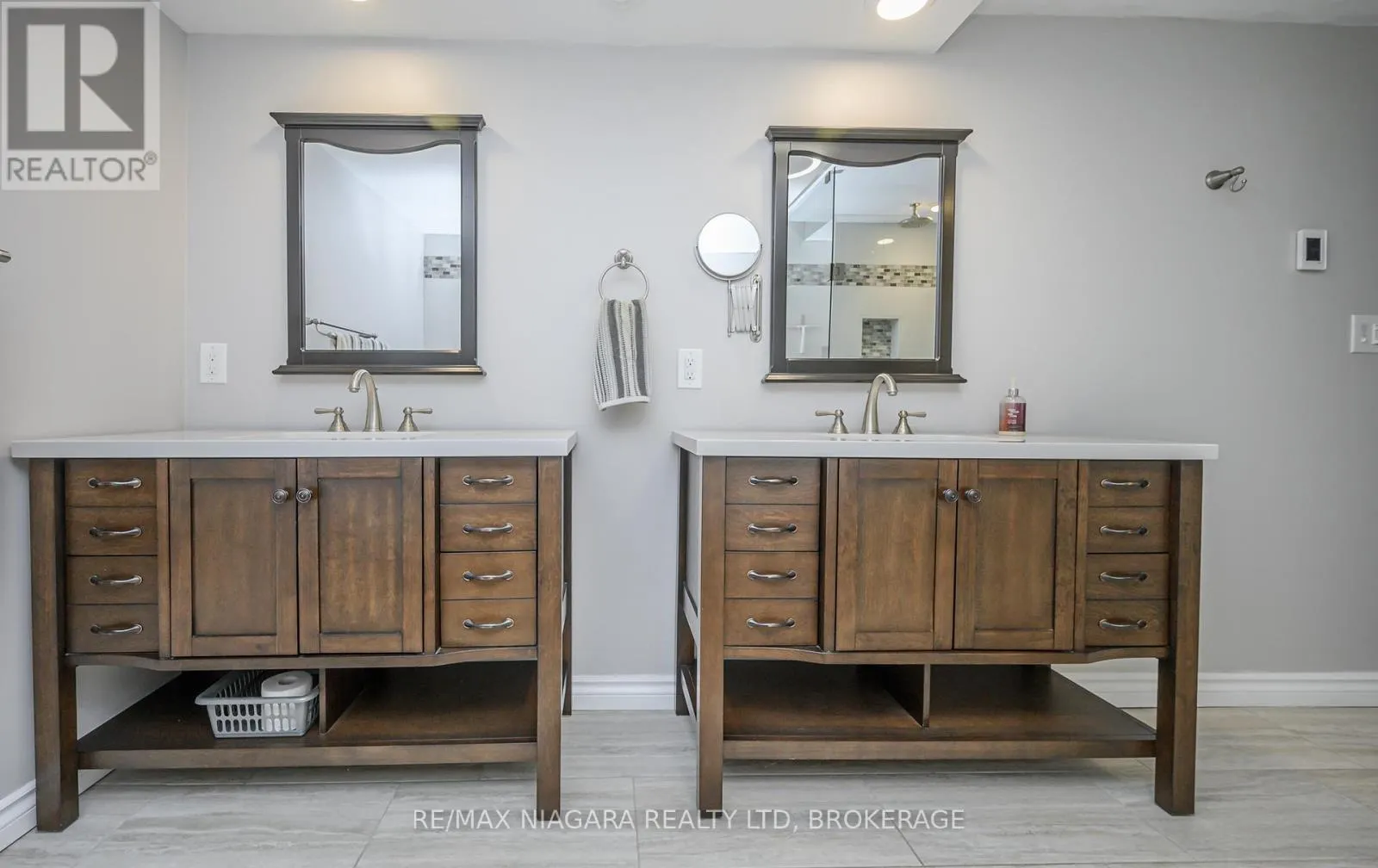 7102 BURBANK CRESCENT