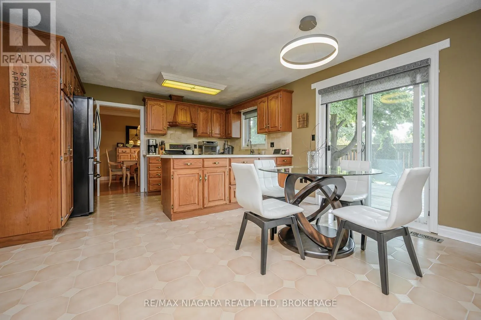 7102 BURBANK CRESCENT
