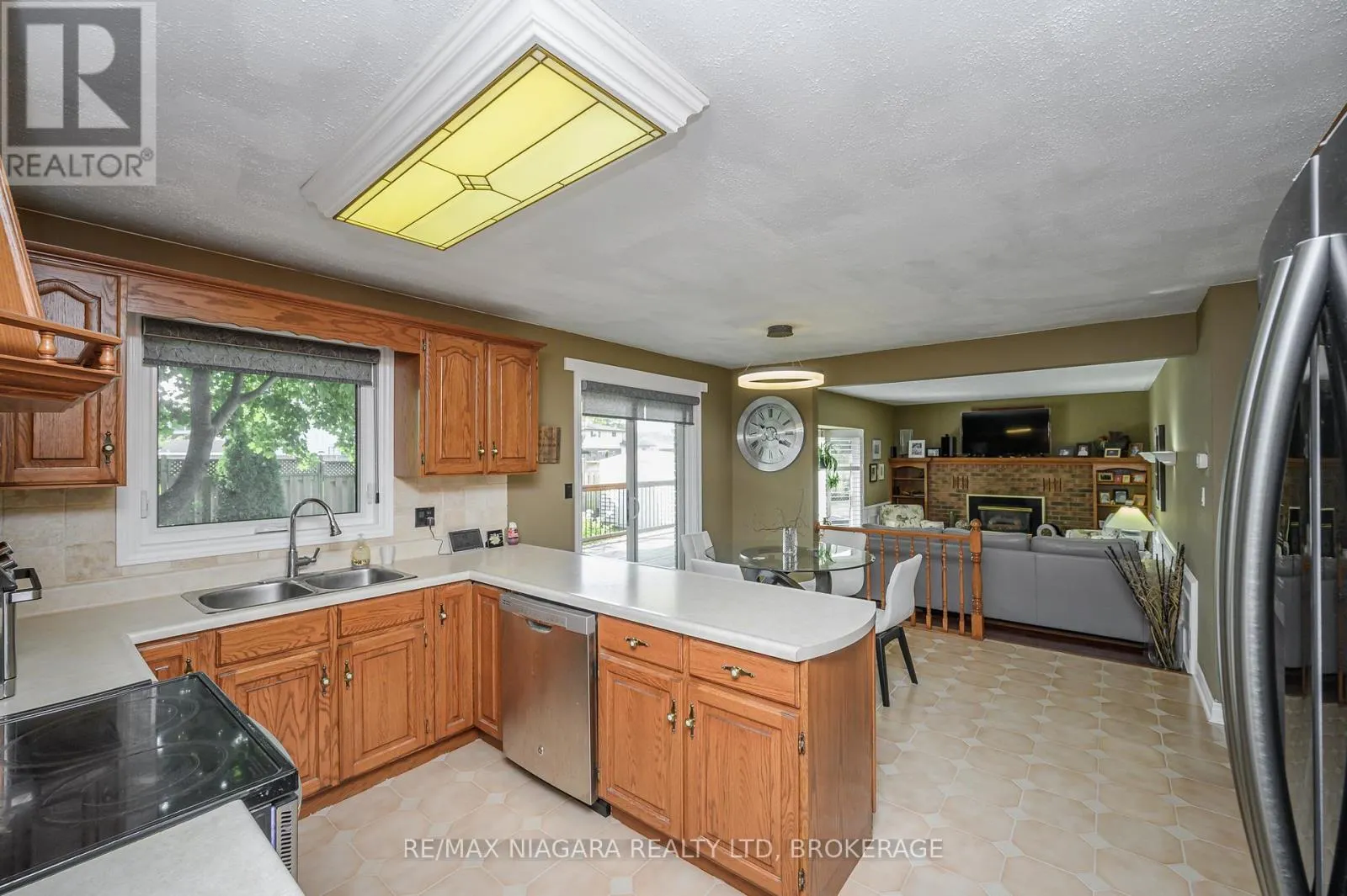 7102 BURBANK CRESCENT