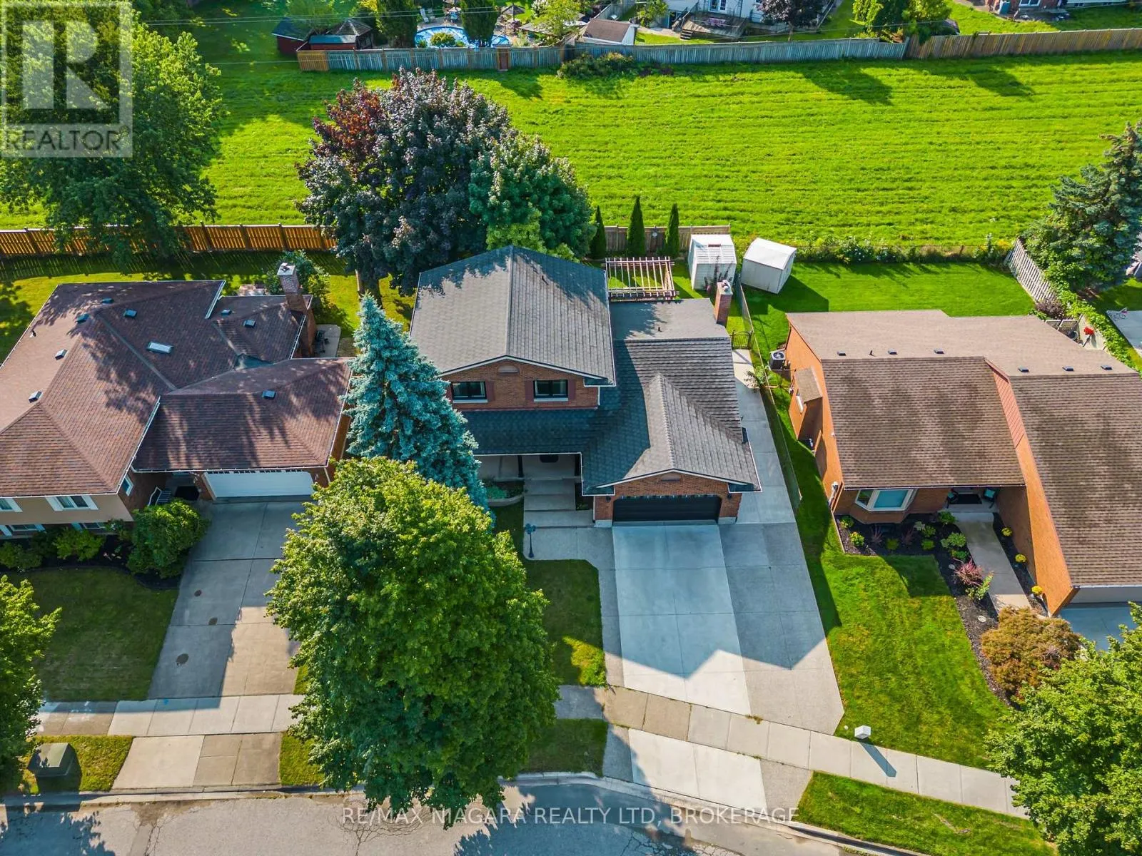 7102 BURBANK CRESCENT