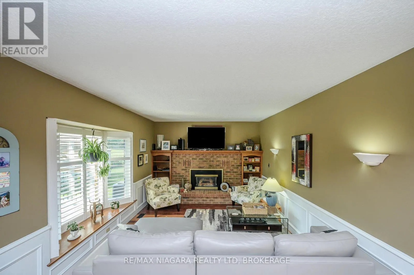 7102 BURBANK CRESCENT