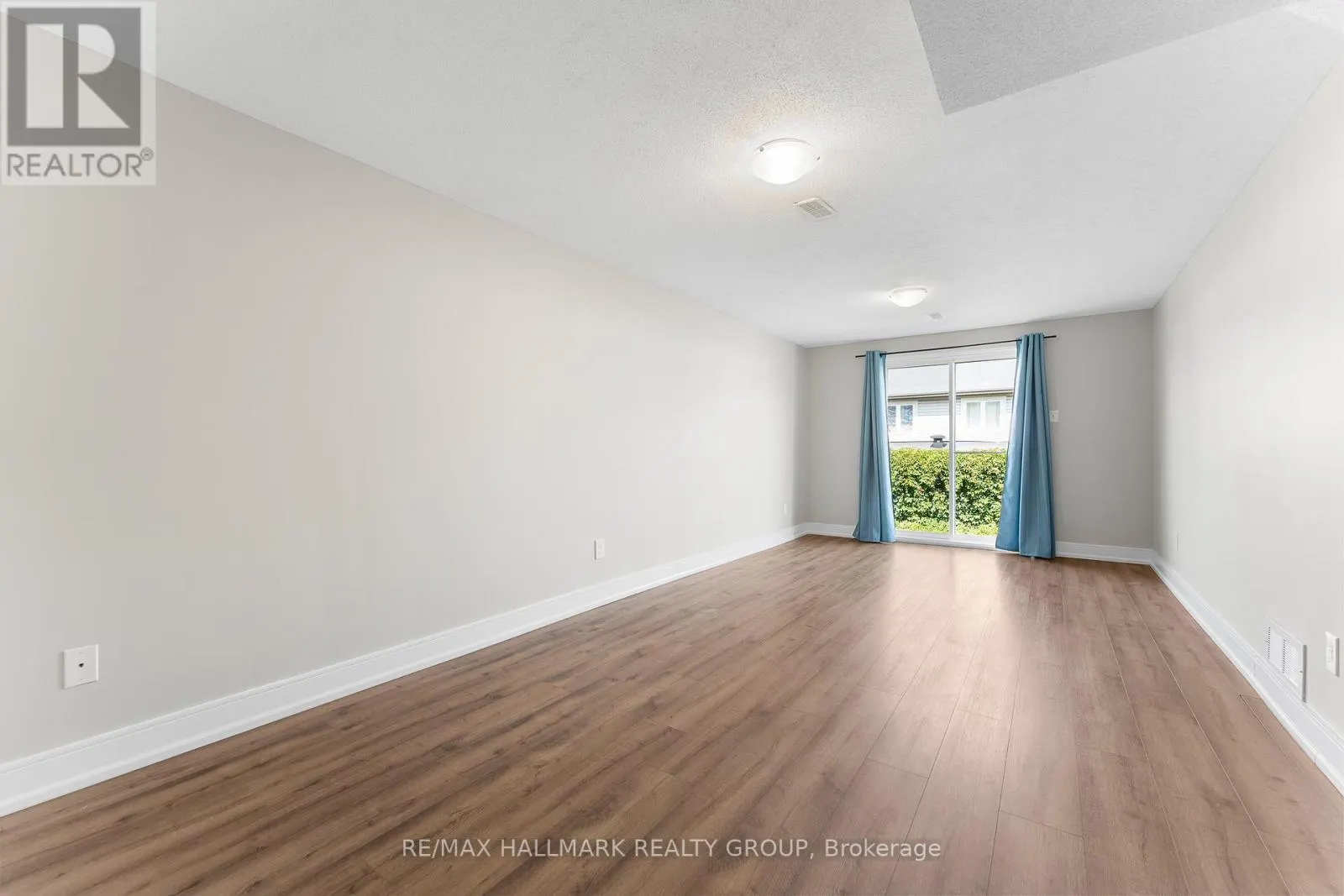 207 CITYVIEW CRESCENT