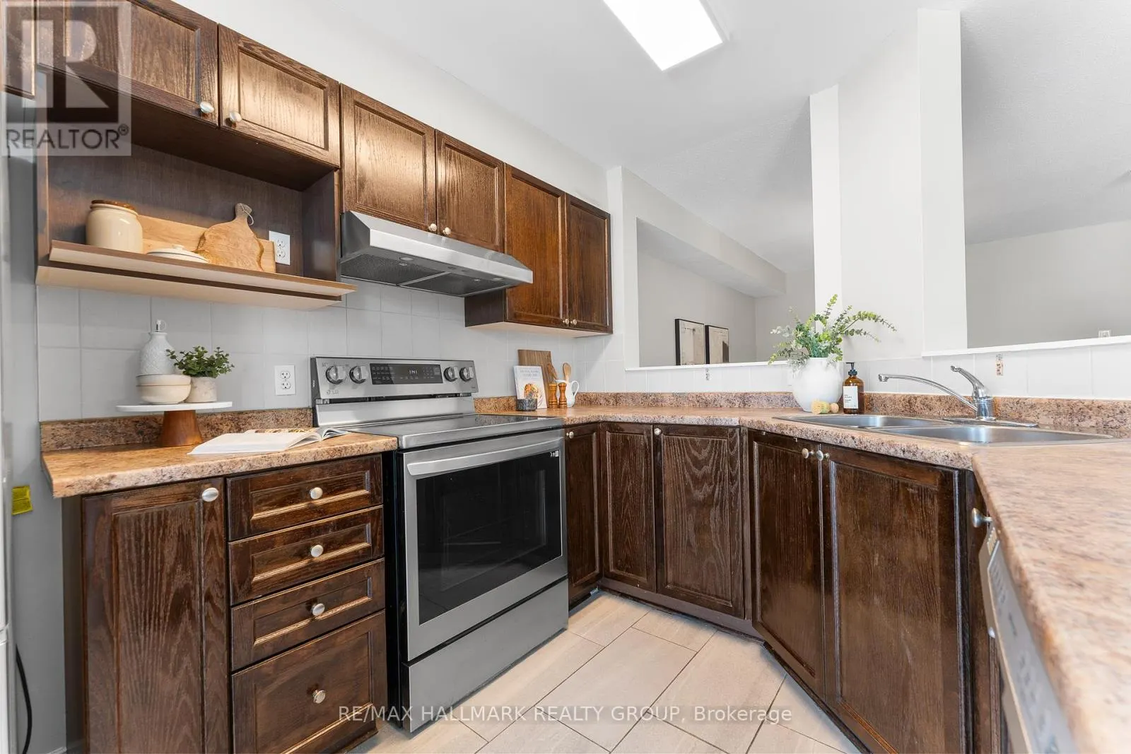 207 CITYVIEW CRESCENT