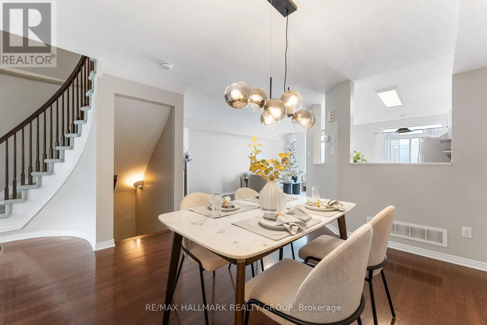 207 CITYVIEW CRESCENT