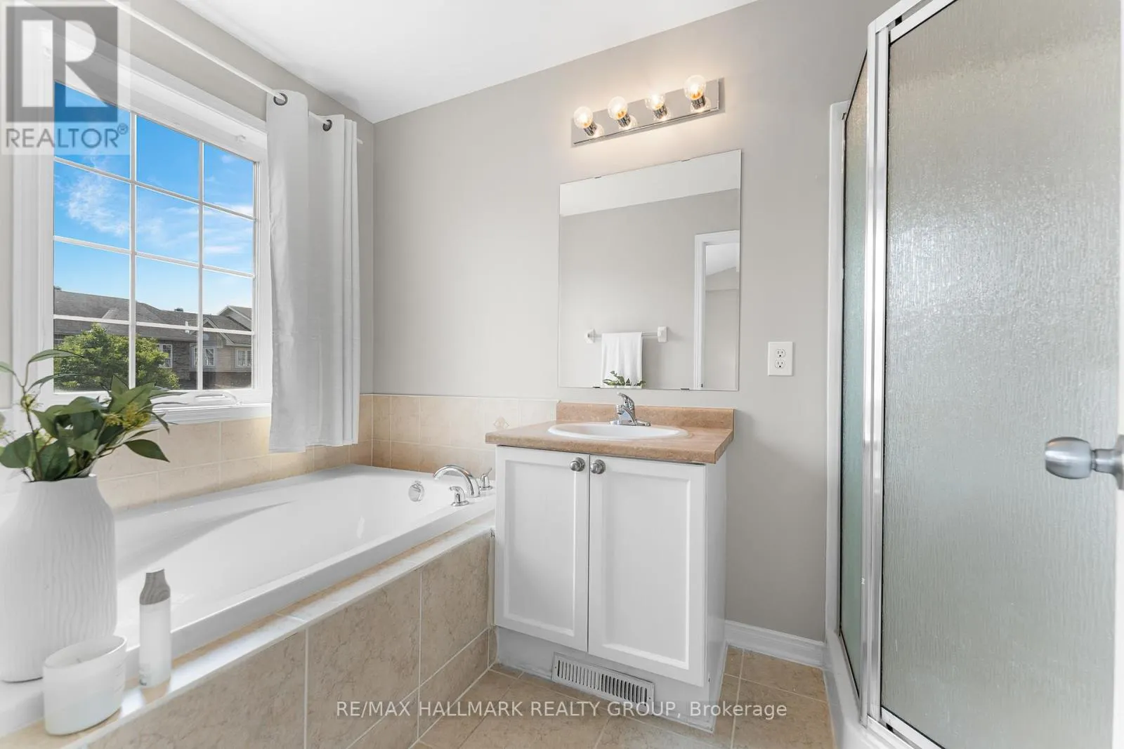 207 CITYVIEW CRESCENT