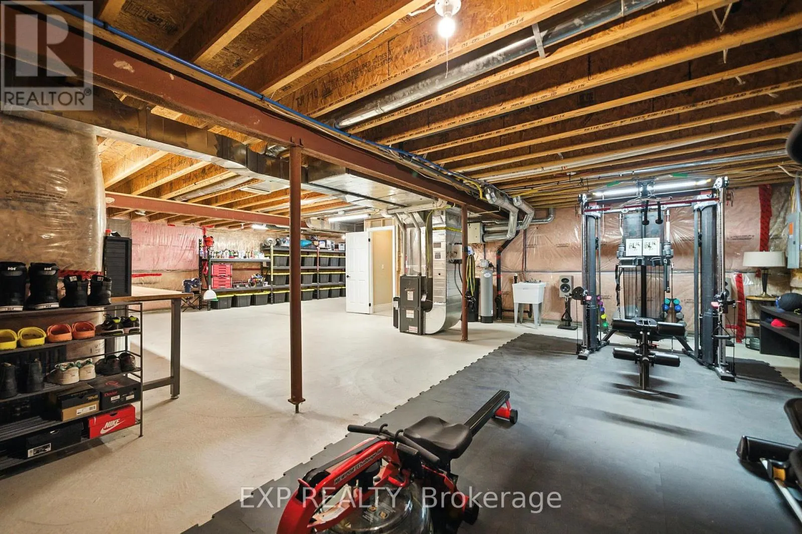 6 CORTLAND WAY
