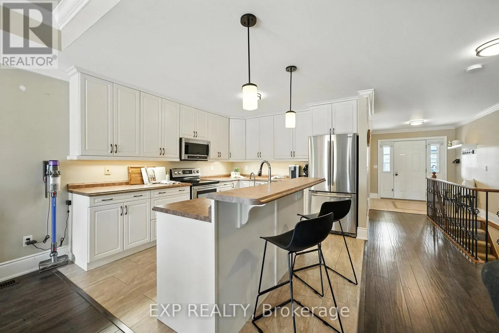 6 CORTLAND WAY