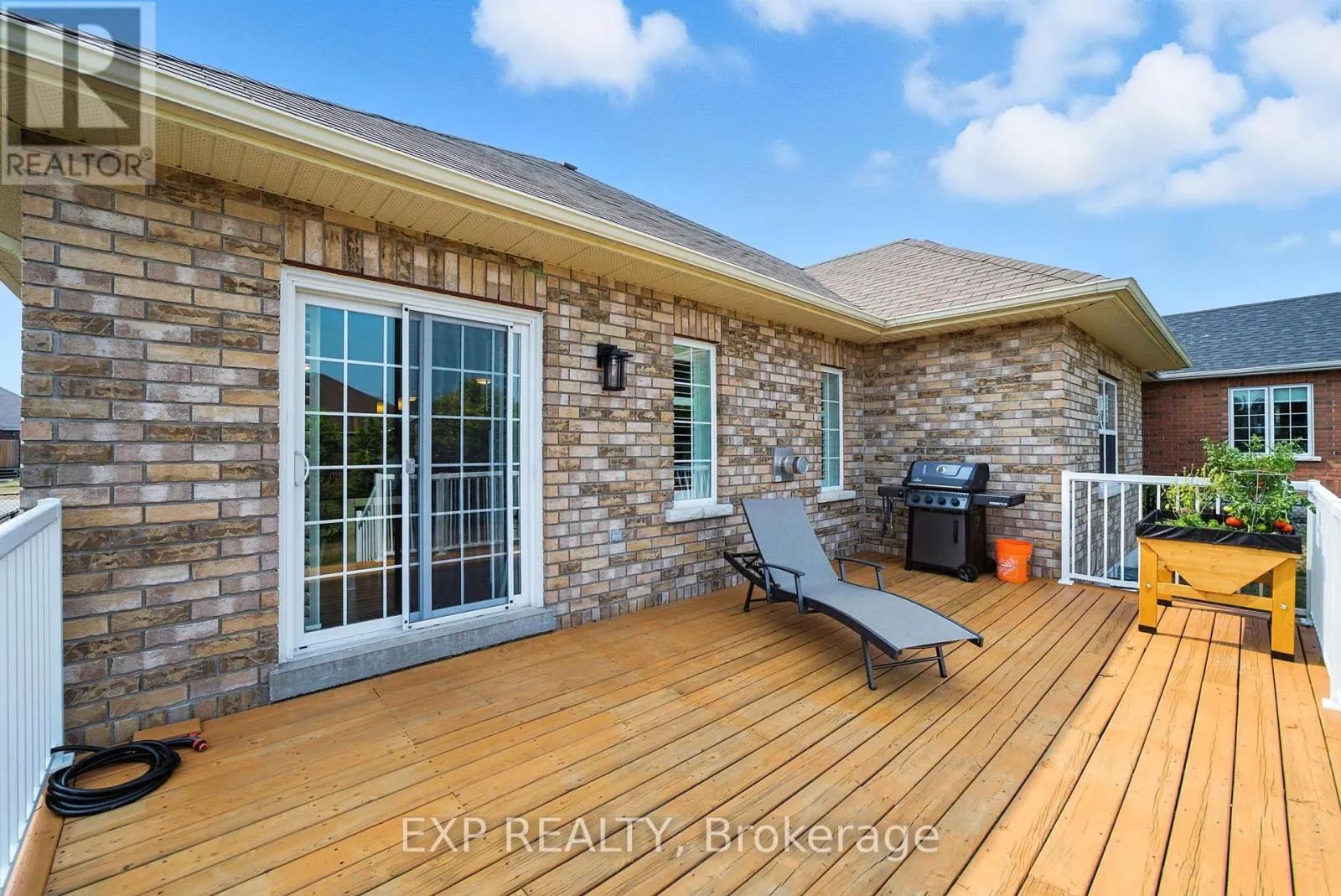 6 CORTLAND WAY