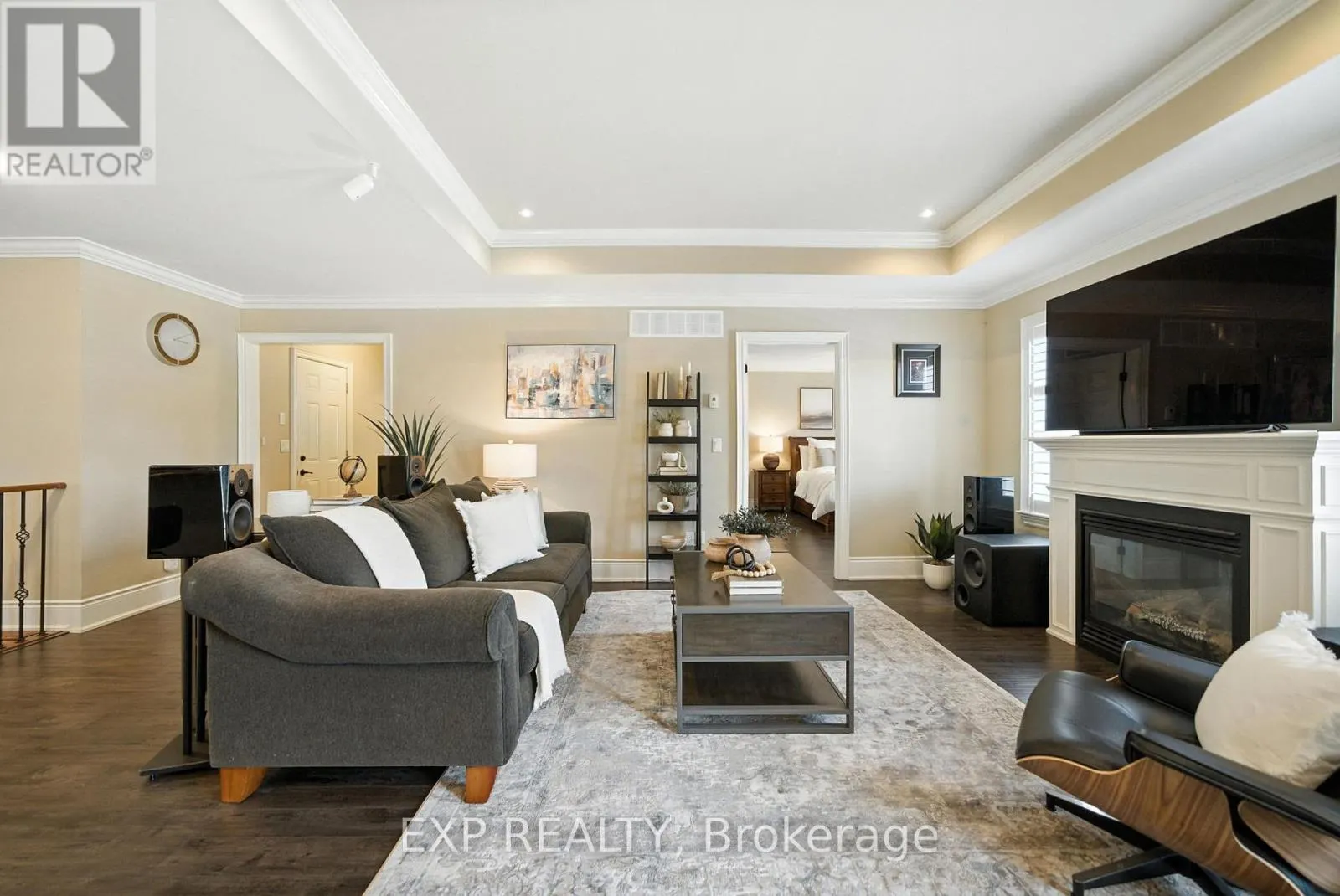 6 CORTLAND WAY