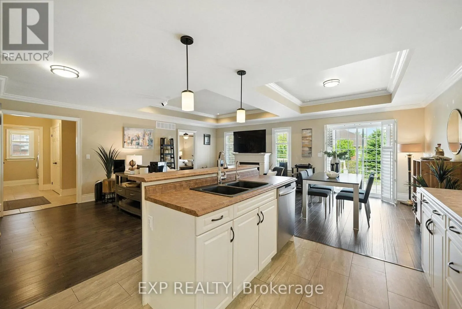 6 CORTLAND WAY