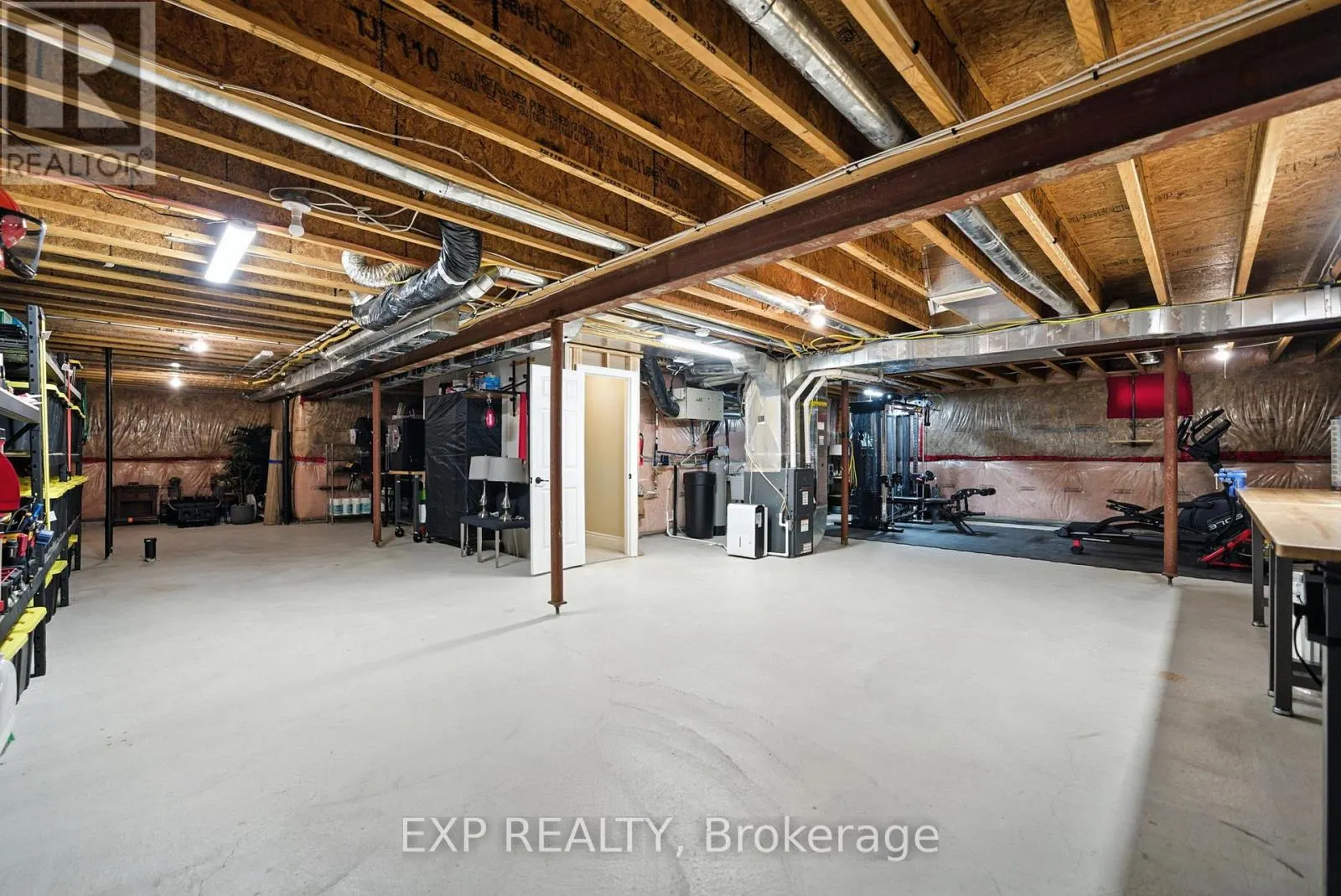 6 CORTLAND WAY