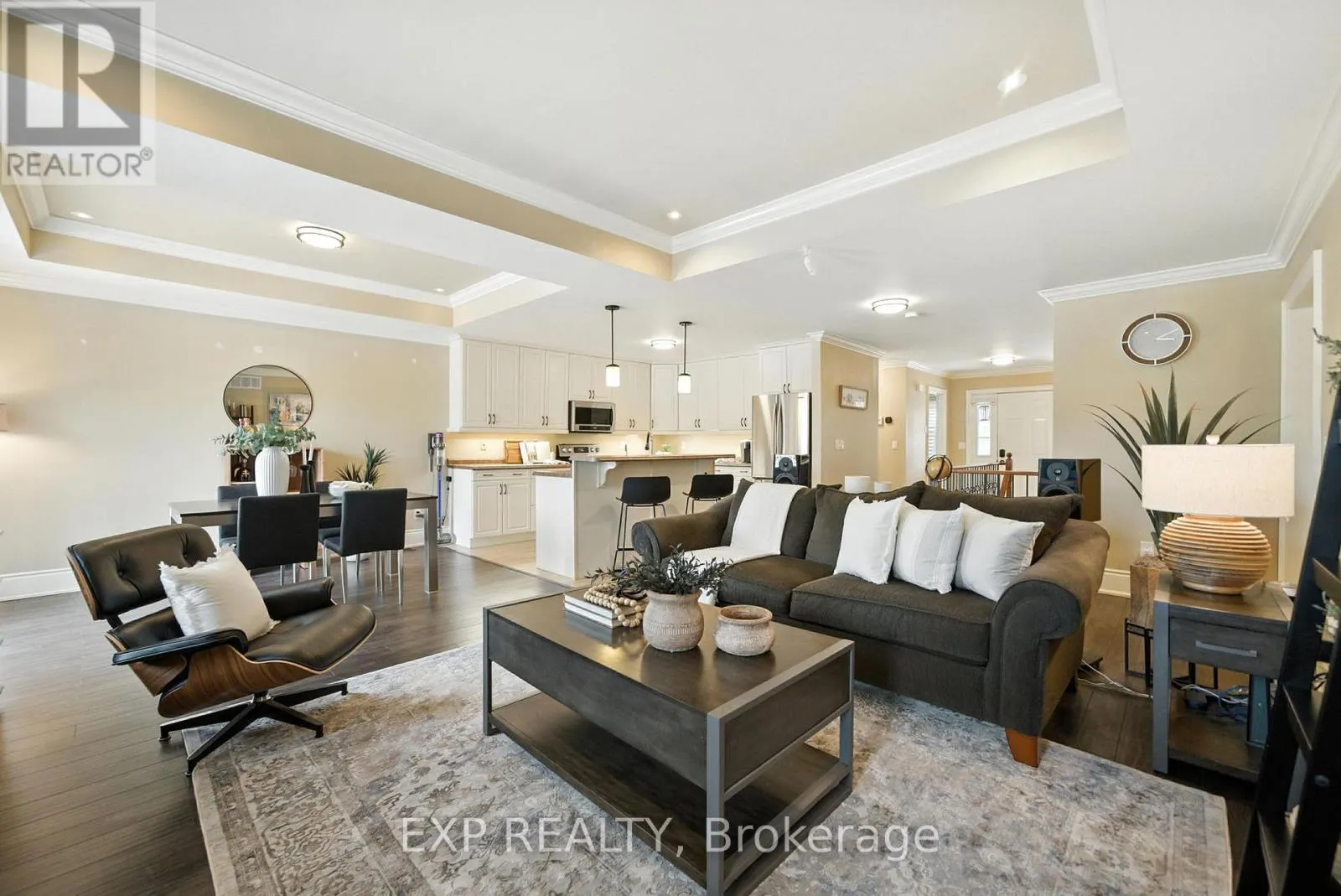 6 CORTLAND WAY