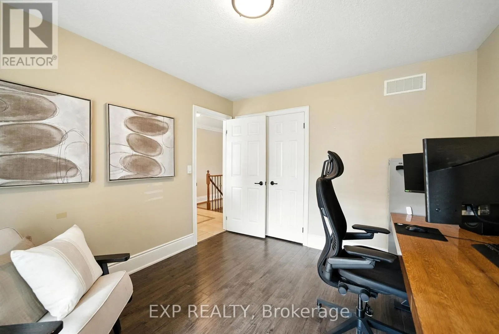 6 CORTLAND WAY