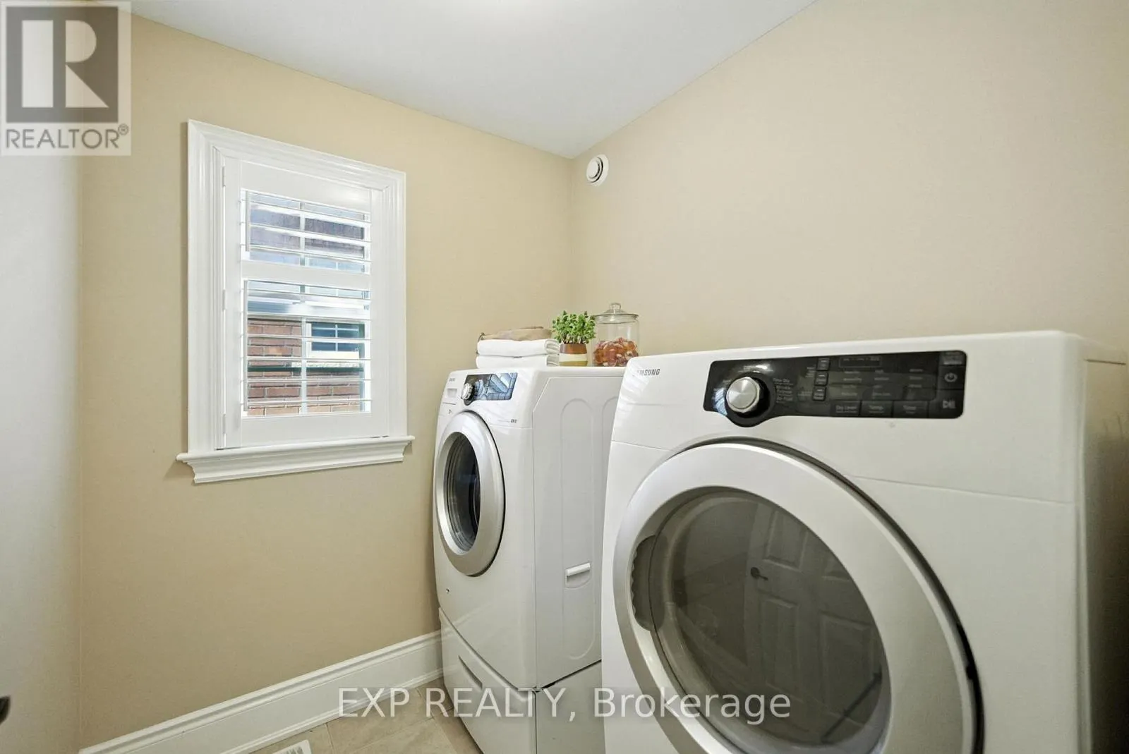 6 CORTLAND WAY