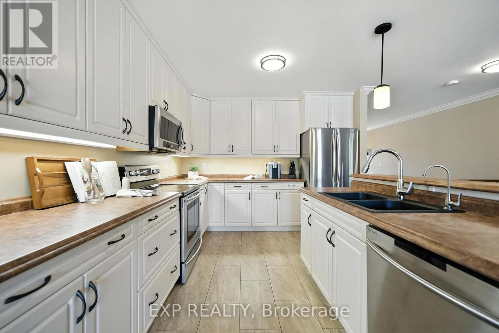6 CORTLAND WAY