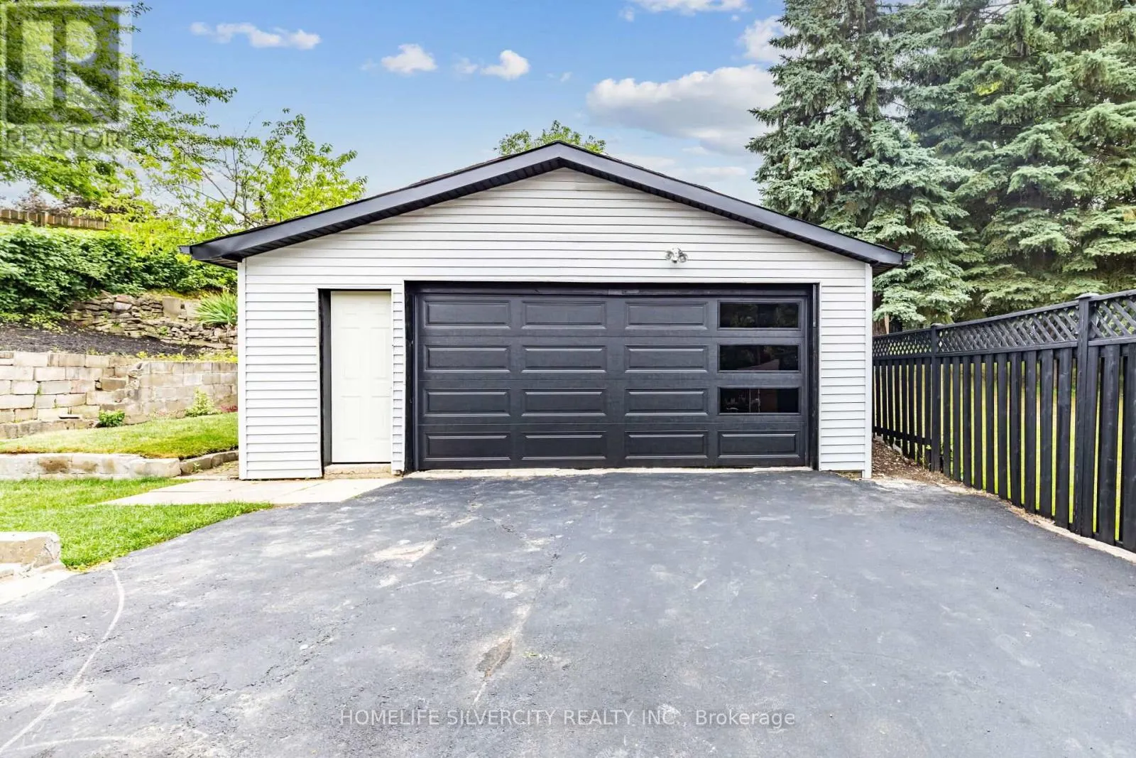 4 HIPEL AVENUE