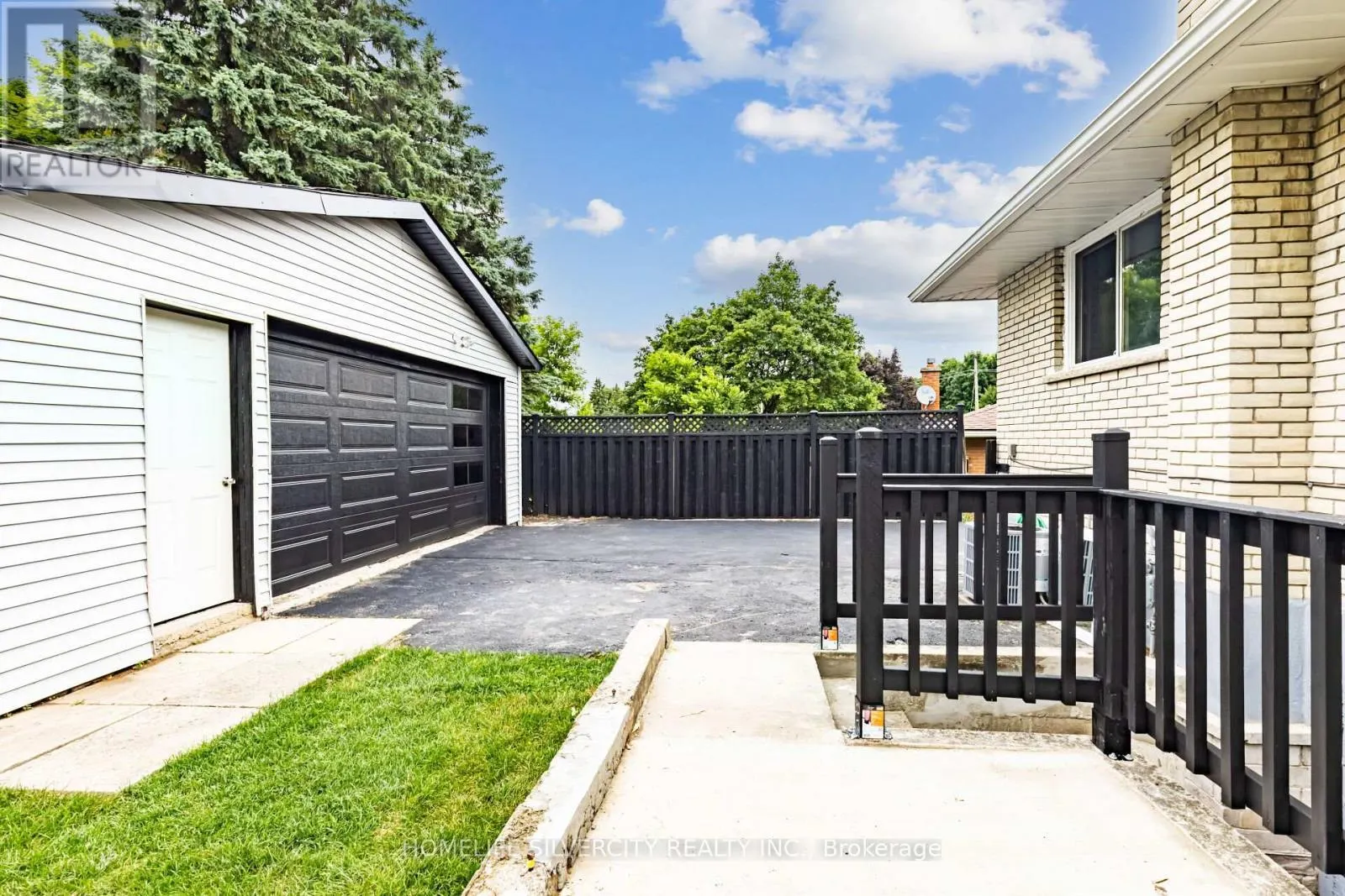 4 HIPEL AVENUE