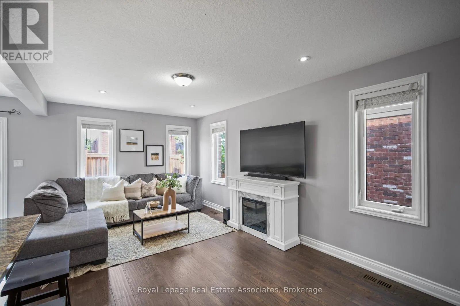 439 MOORLANDS CRESCENT