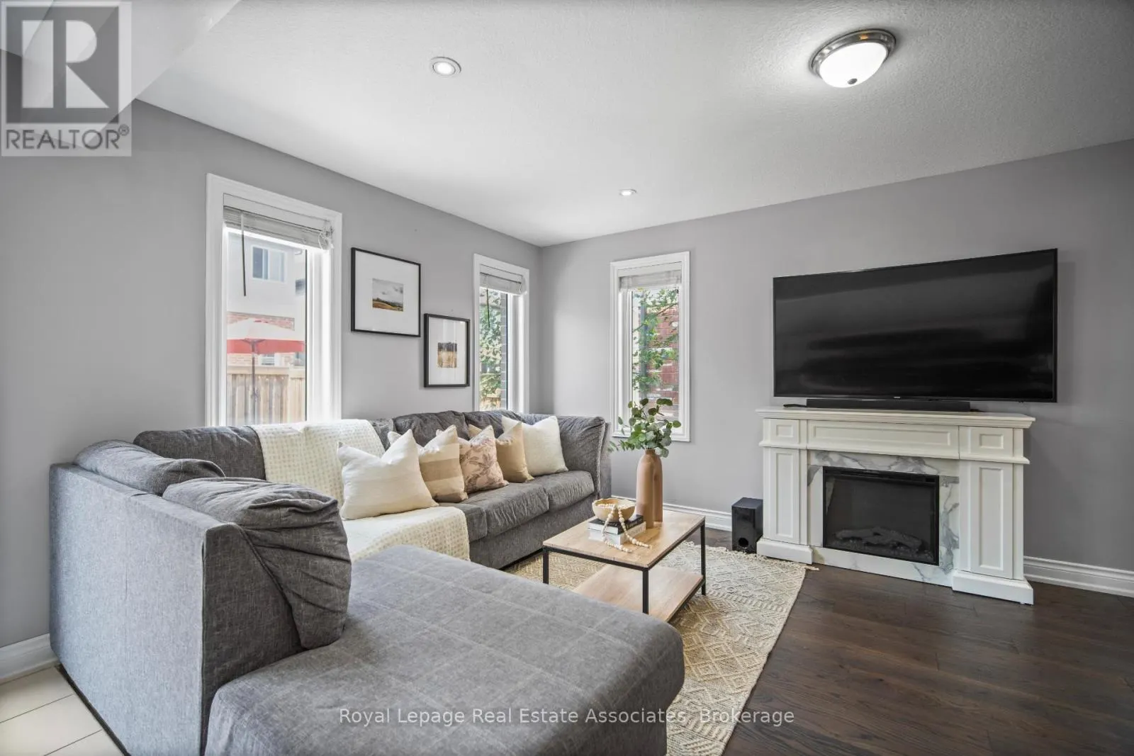 439 MOORLANDS CRESCENT