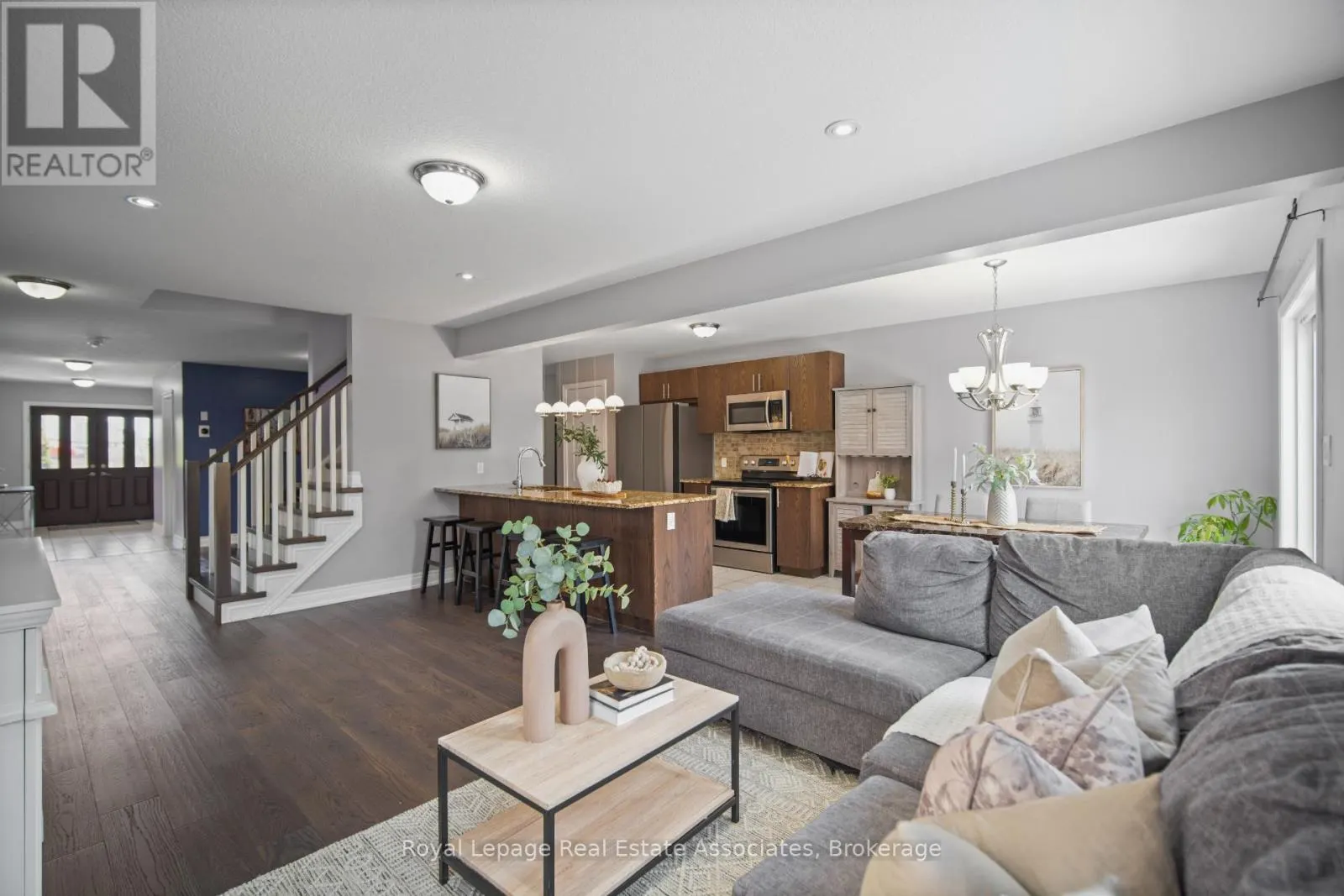439 MOORLANDS CRESCENT