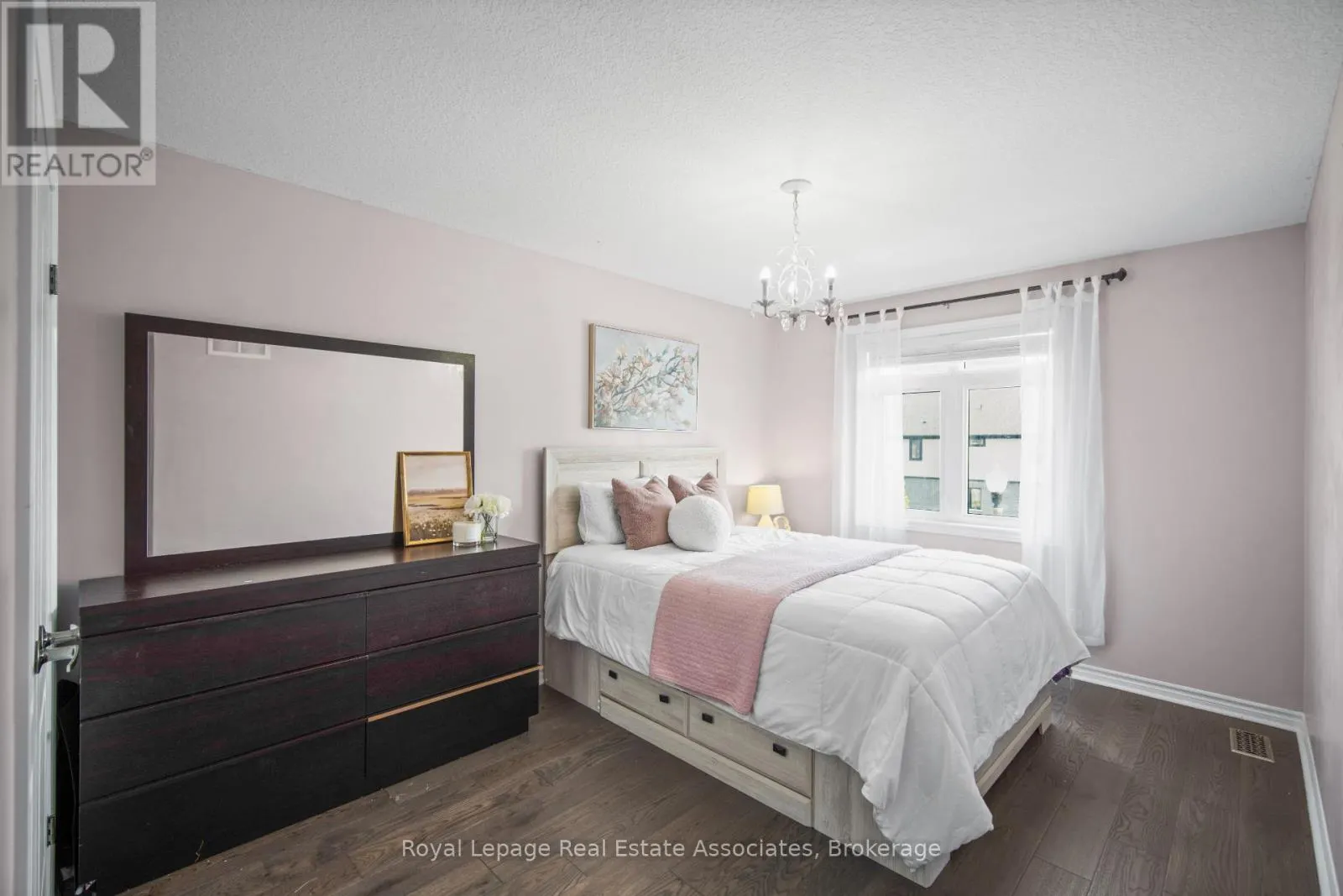 439 MOORLANDS CRESCENT