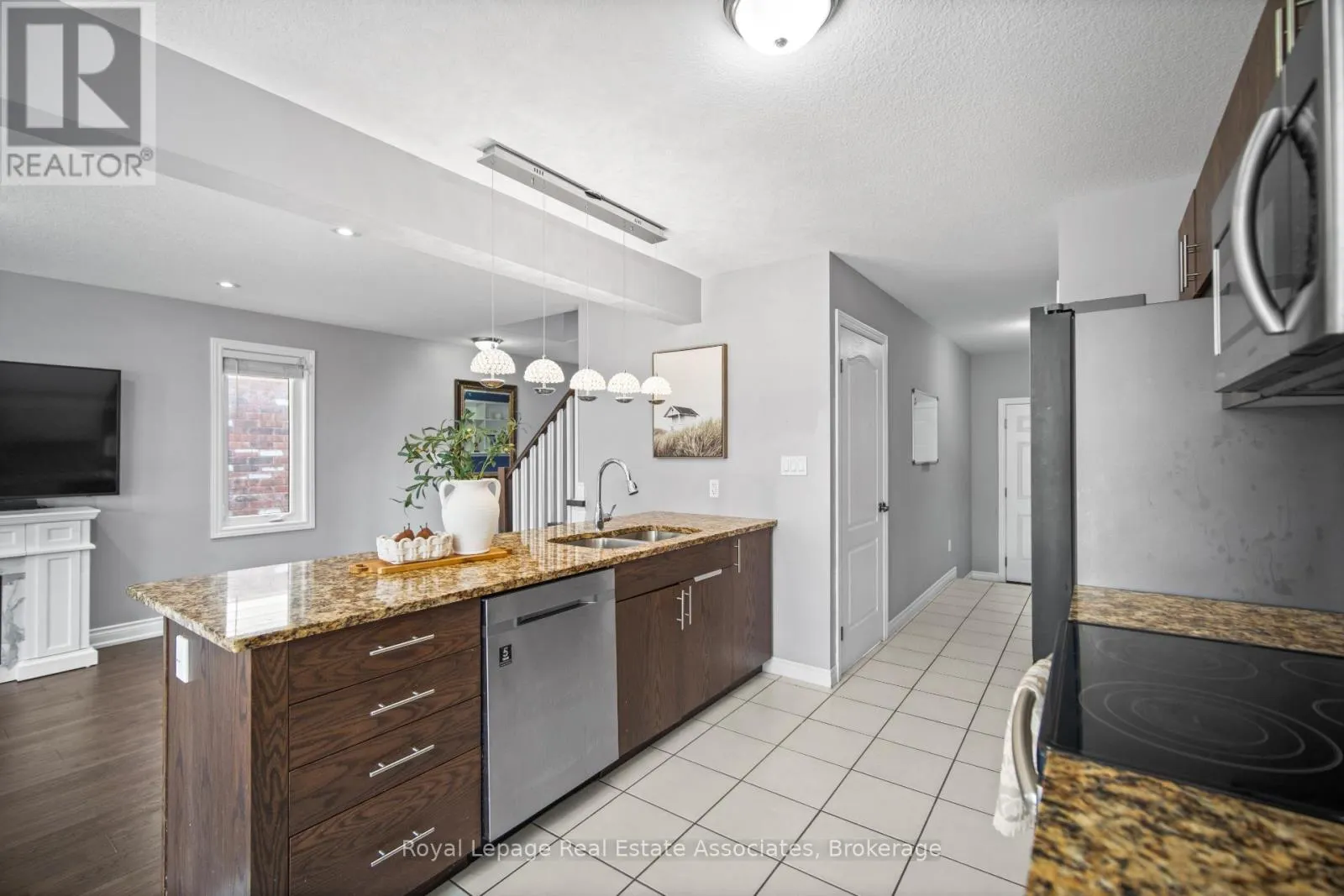 439 MOORLANDS CRESCENT