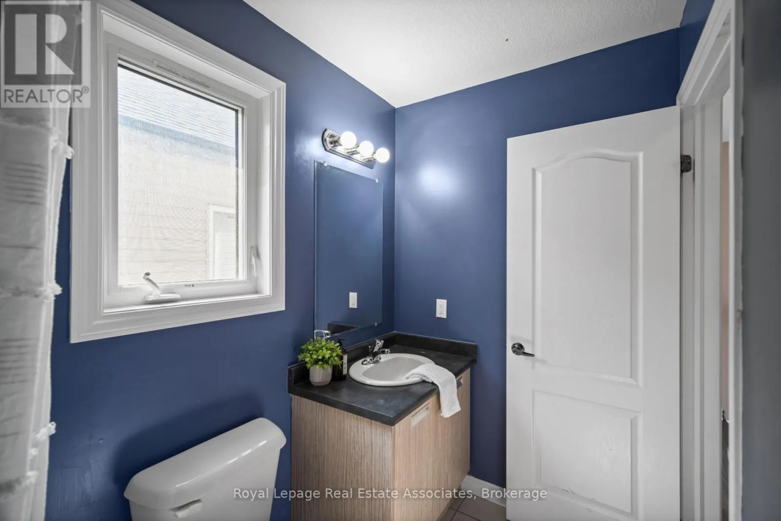 439 MOORLANDS CRESCENT