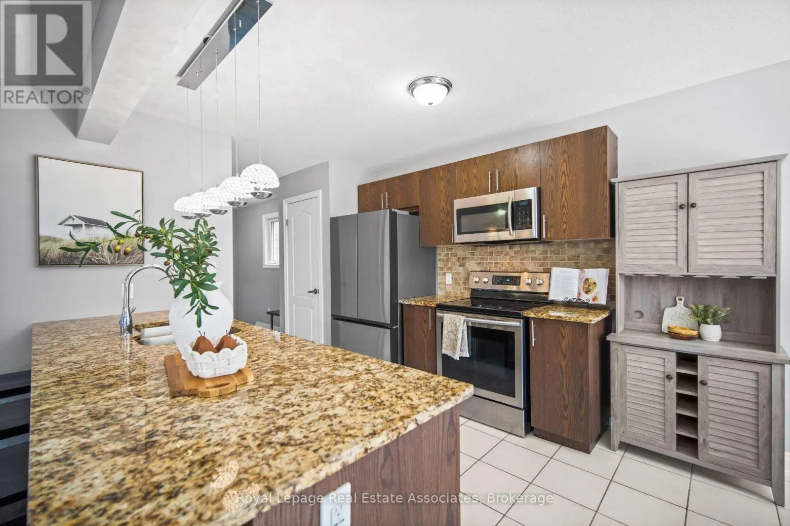 439 MOORLANDS CRESCENT