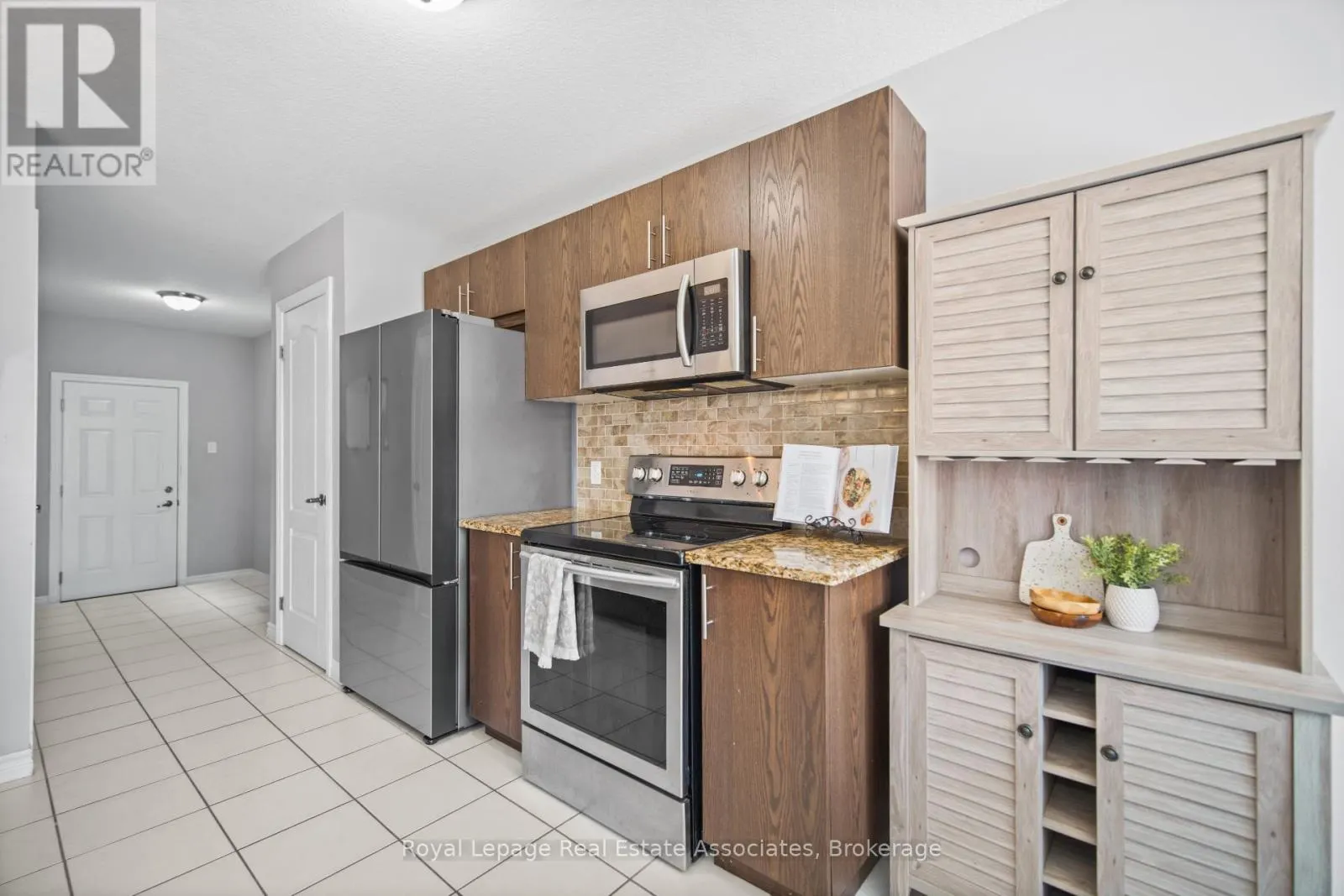 439 MOORLANDS CRESCENT