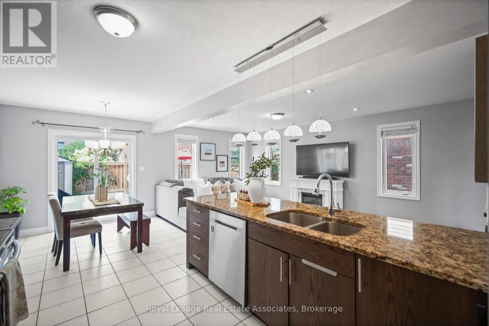 439 MOORLANDS CRESCENT