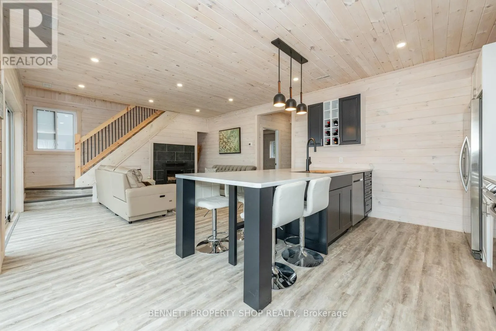 3020 BLACK BAY LANE