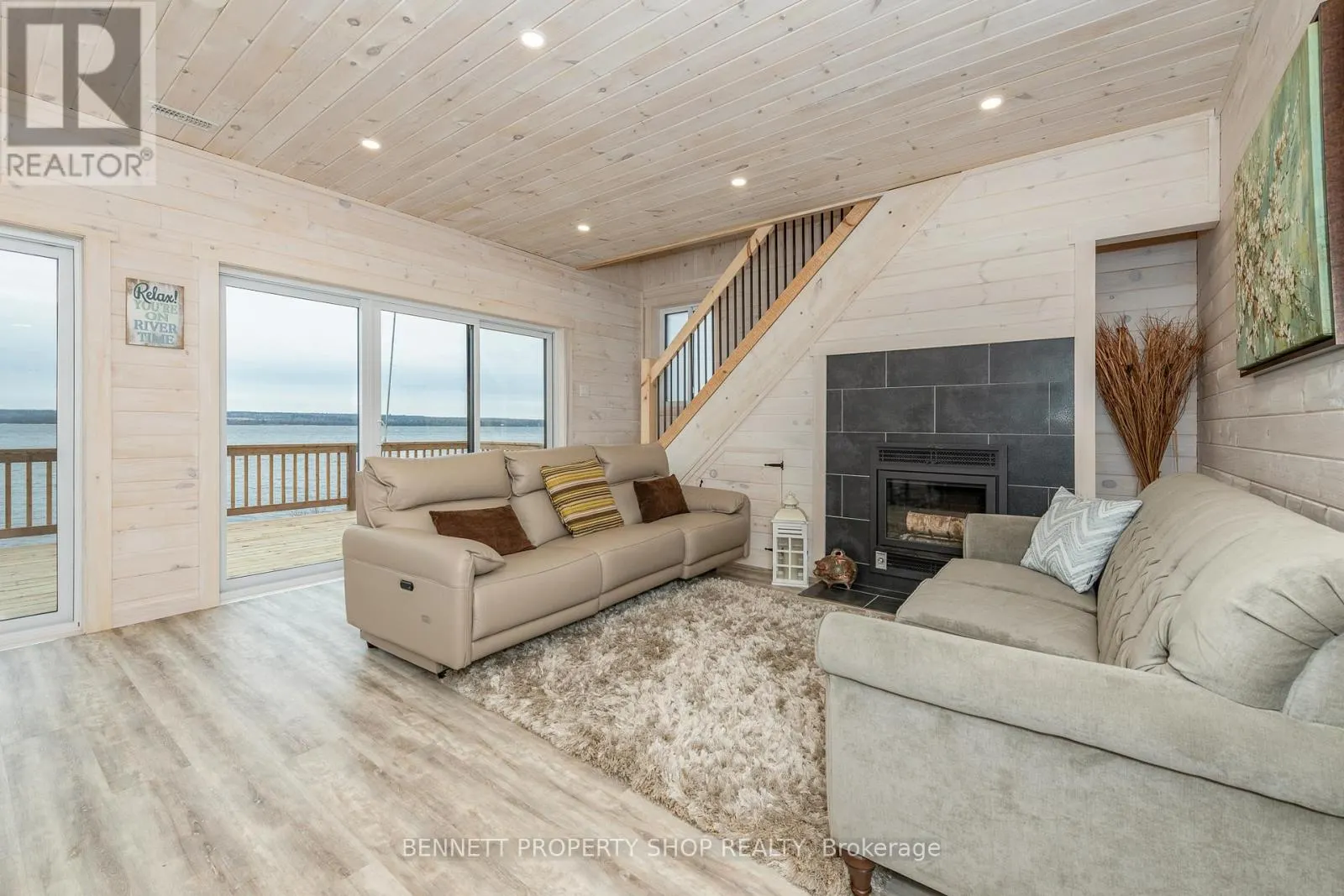 3020 BLACK BAY LANE