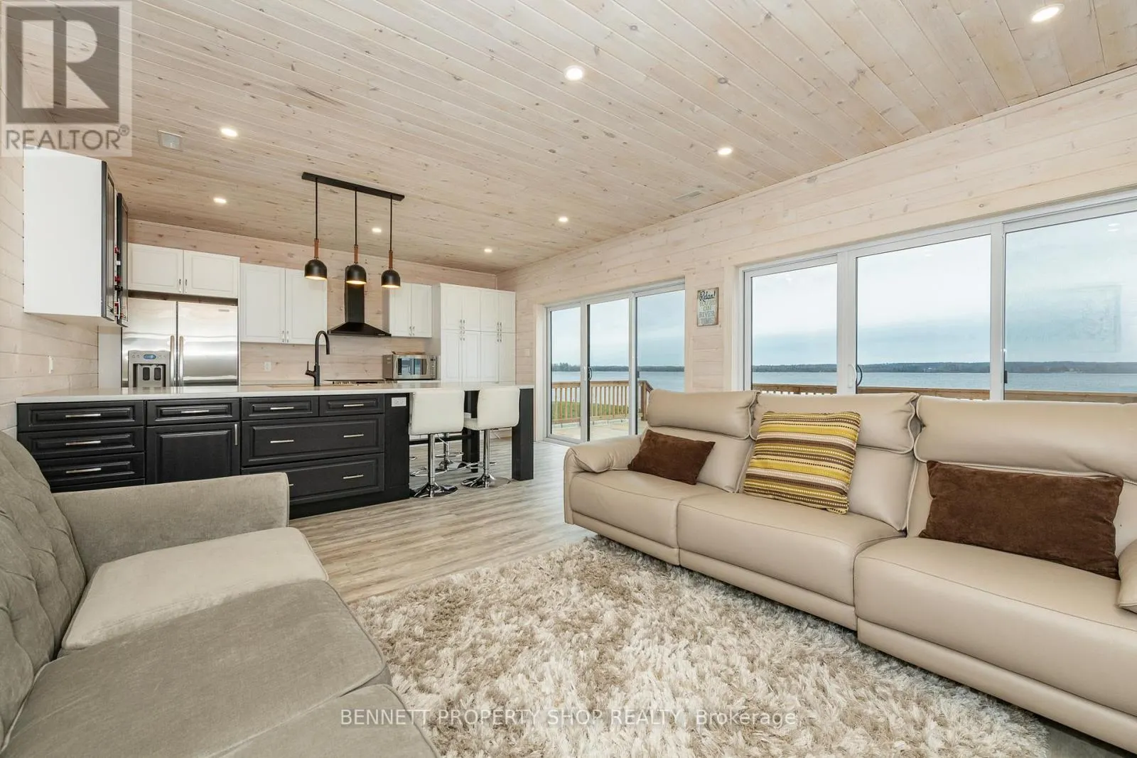3020 BLACK BAY LANE