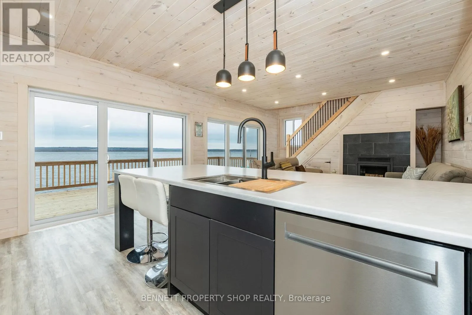 3020 BLACK BAY LANE