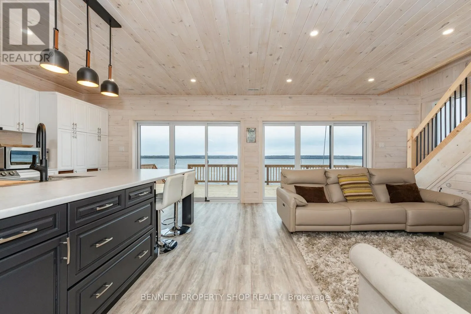 3020 BLACK BAY LANE