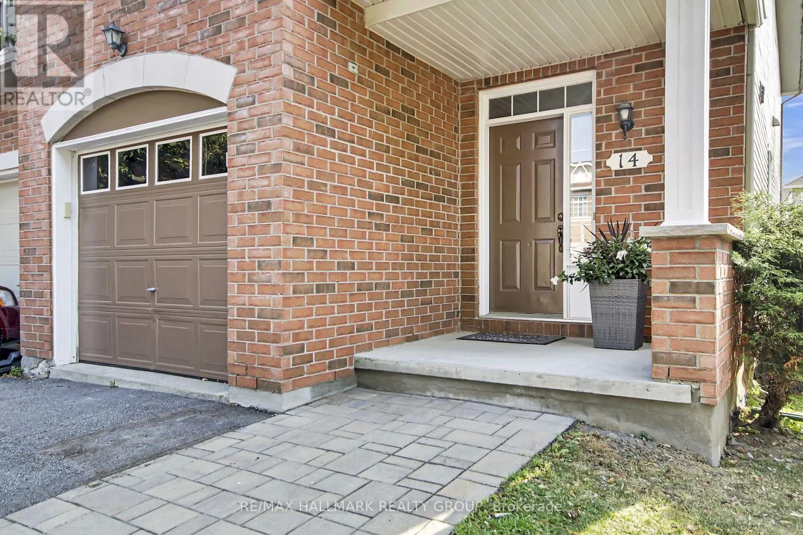 14 PLUMAS GATE