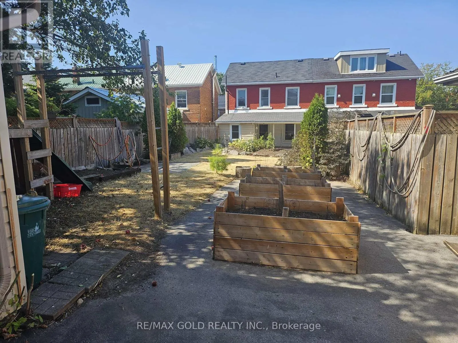 118 STEPHEN STREET N