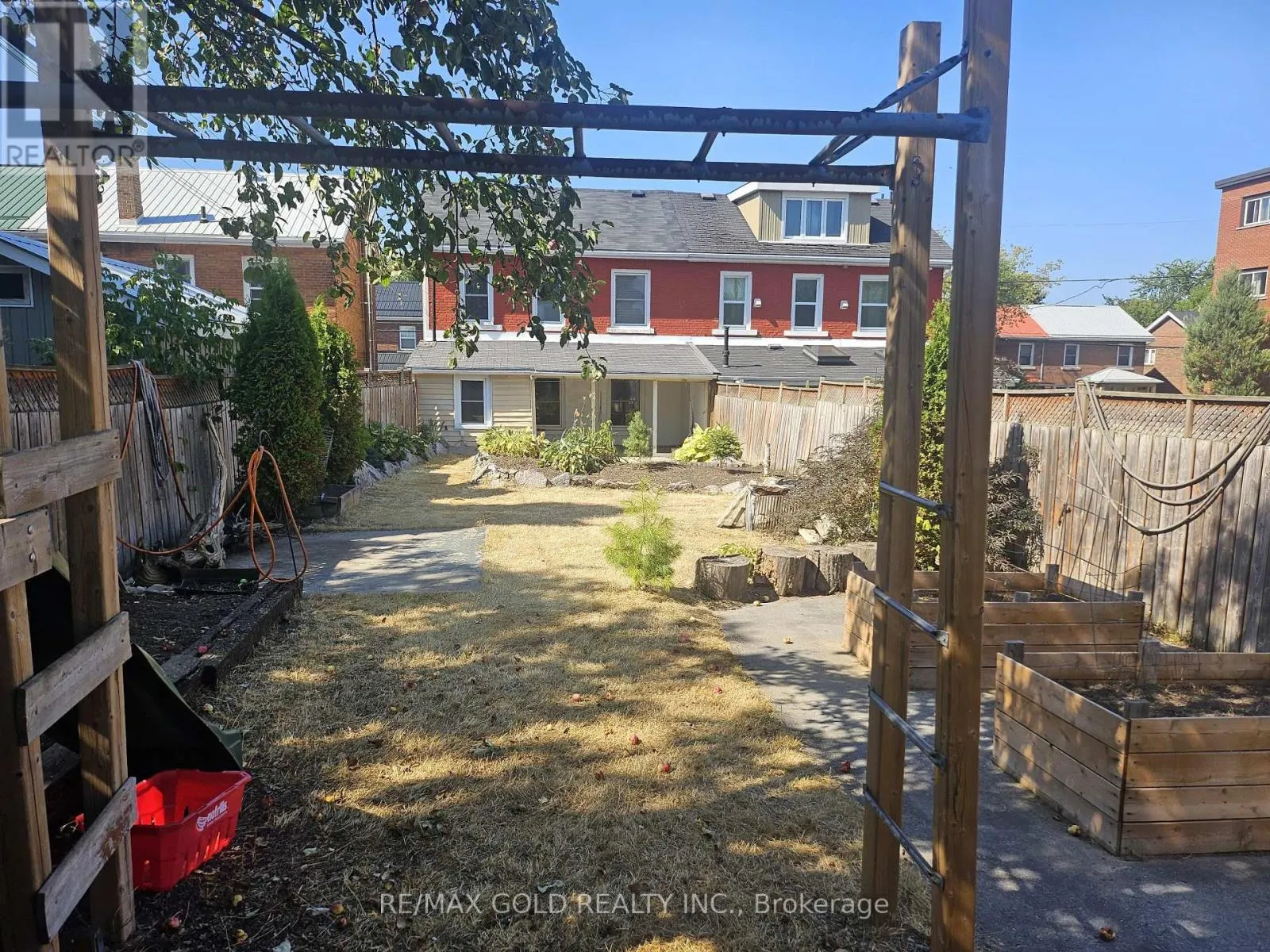 118 STEPHEN STREET N