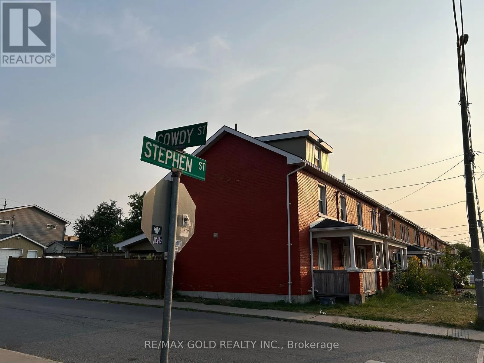 118 STEPHEN STREET N