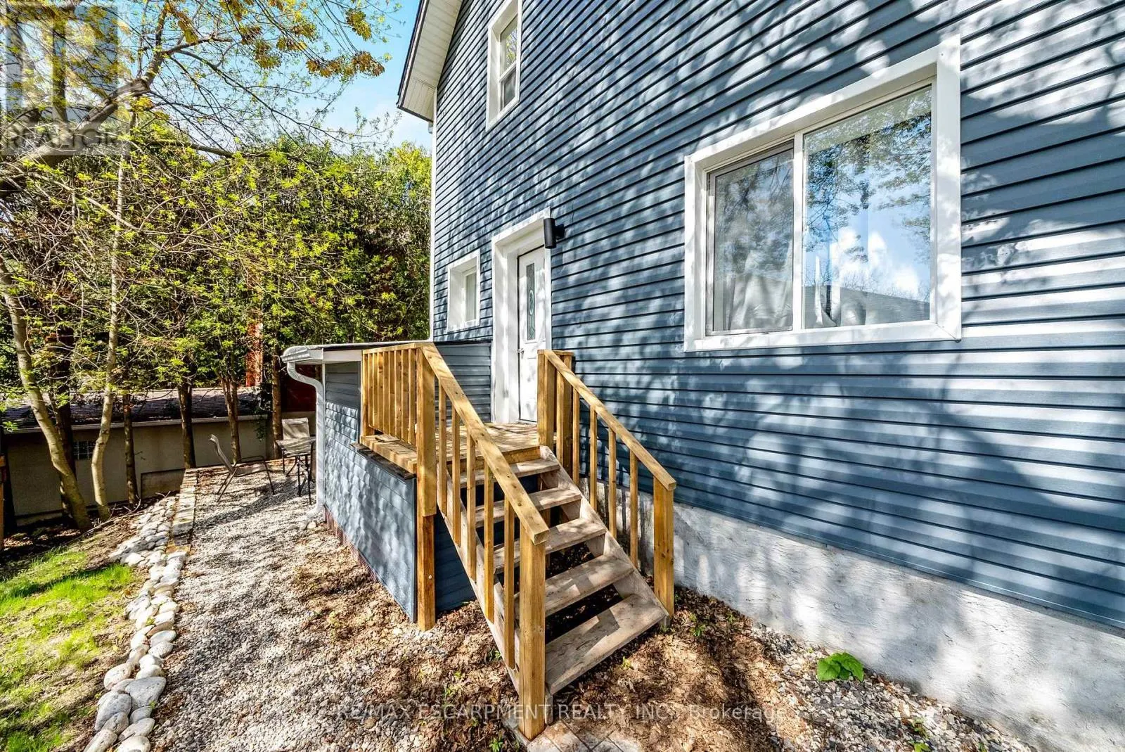 200 WATERLOO AVENUE